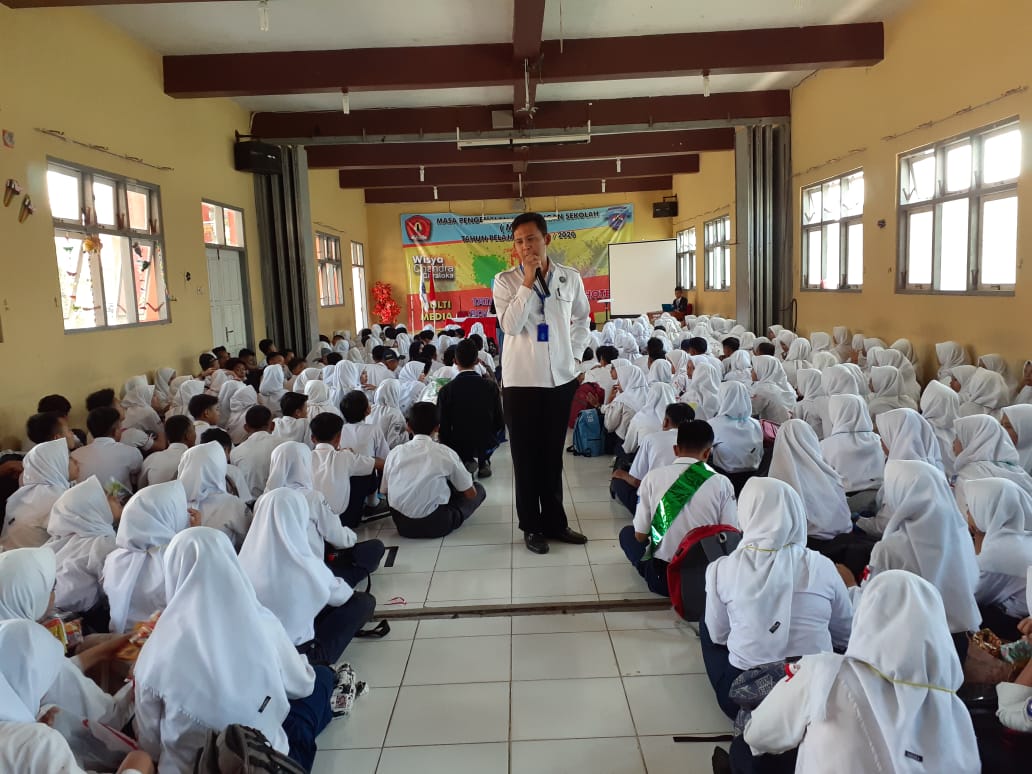 Hari Pertama Masuk Sekolah, Humas BNN Hadir Beri Edukasi Siswa Baru Hari Pertama Masuk Sekolah, Humas BNN Hadir Beri Edukasi Siswa Baru