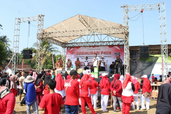 BNN AJAK WARGA TIMBANG BERSAMA PERANGI NARKOBA BNN AJAK WARGA TIMBANG BERSAMA PERANGI NARKOBA